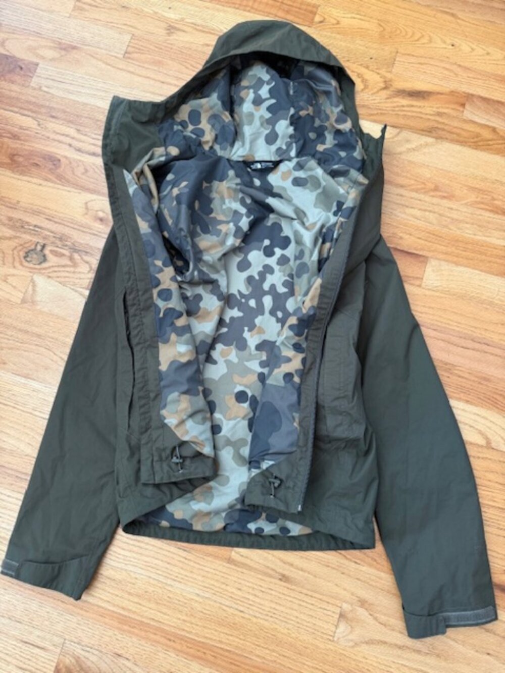 The North Face DryVent Rain Jacket Men woman Small Waterproof Hooded Camo Lined